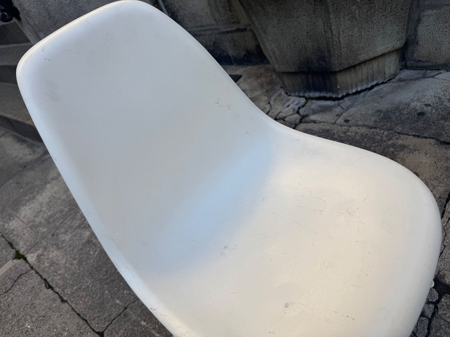 Vitra Stühle: Vitra  Stuhl weiss Lieferung Gratis – Gebraucht aus Thun von usmlieferung 1