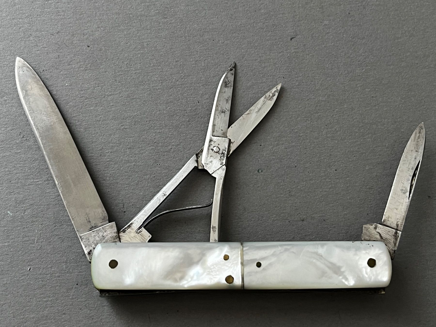 Coltelli tascabile: Antikes Perlmutt-Sackmesser 80 mm mit Etui - selten – Usato da Zürich venduto da FV.vintage 1