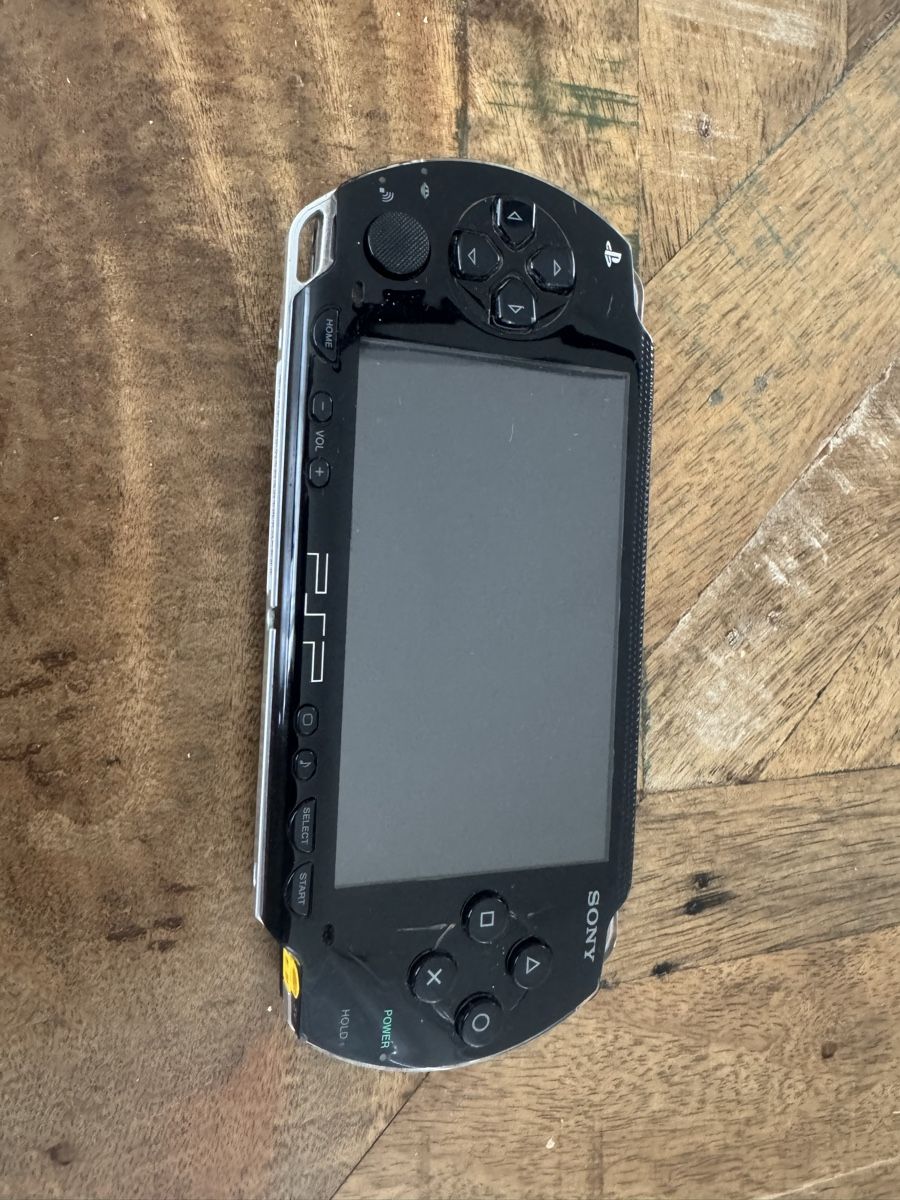 Sony Consoles: PSP mit diversen Spiele und 1DVD – D'occasion à Bassersdorf par Davidseller93