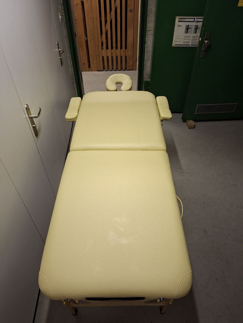 Kosmetik-& Massageliegen: Table massage/ Massageliege – Neu (gemäss Beschreibung) aus Basel von dio_wfv7 4