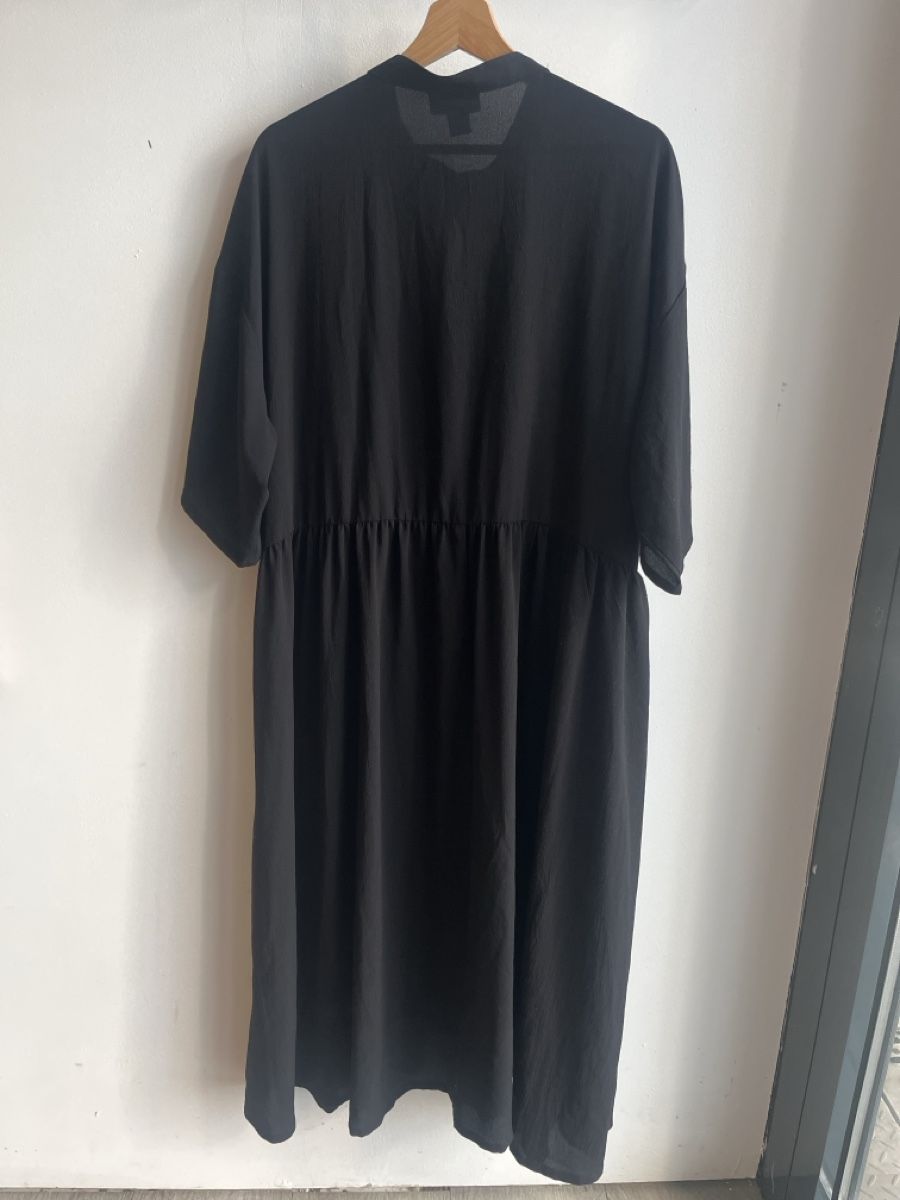 Monki Vestiti: MONKI Kleid schwarz Grösse XL oversize – Usato da Zürich venduto da Atelier8009 4