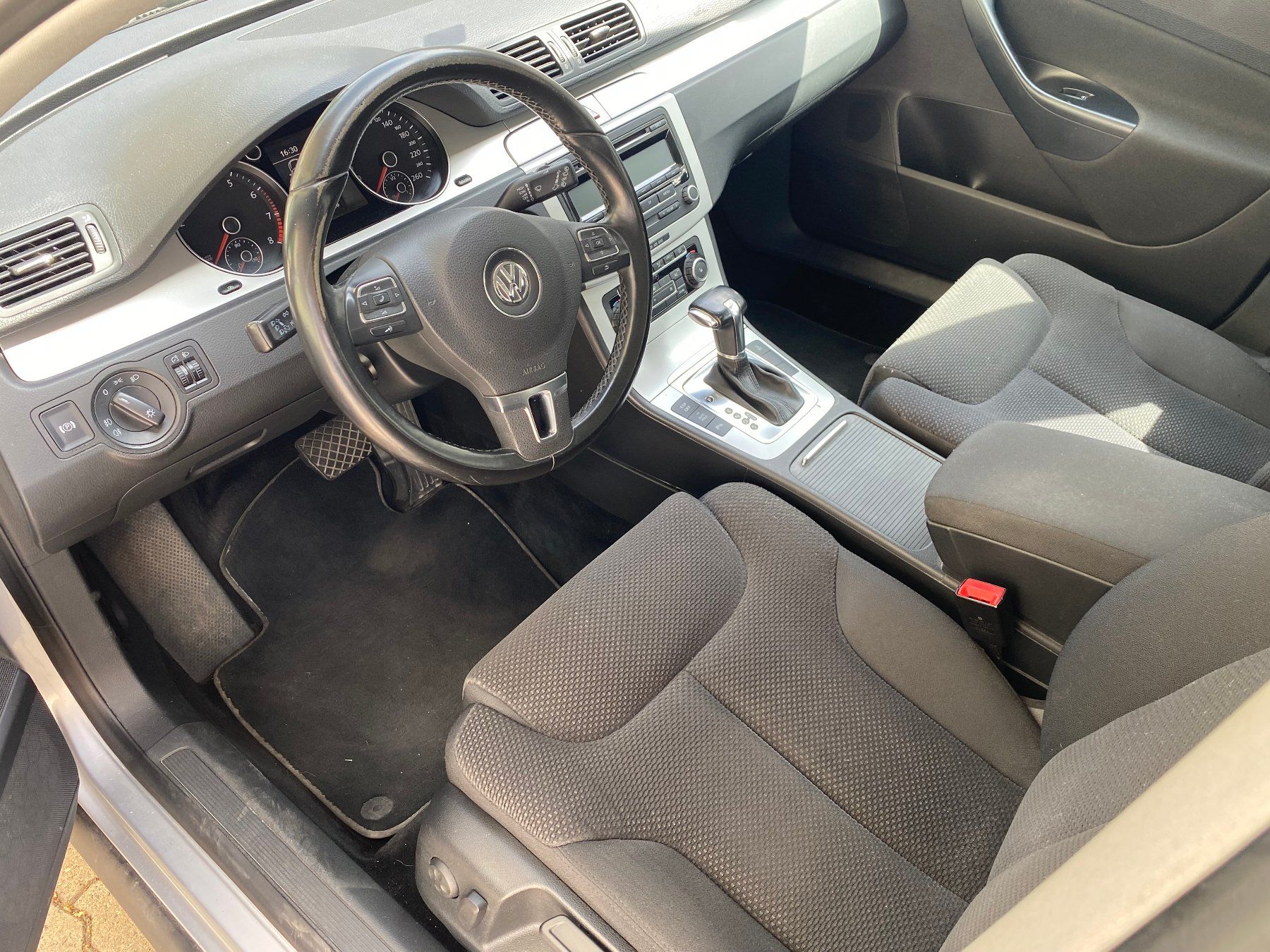 VW Autos: VW PASSAT 1.8 TSI - KOMBI - AUTOMAT – Gebraucht aus Bern von hotcars24 2