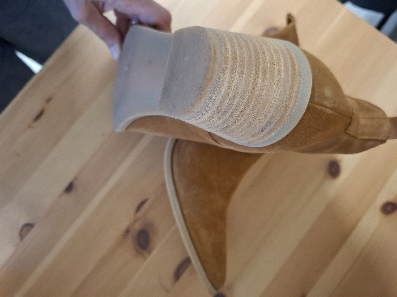 Scarpe da donna: Wildleder Stiefeletten in Cognac, Gr. 41 – Usato da Winterthur venduto da Simime 4