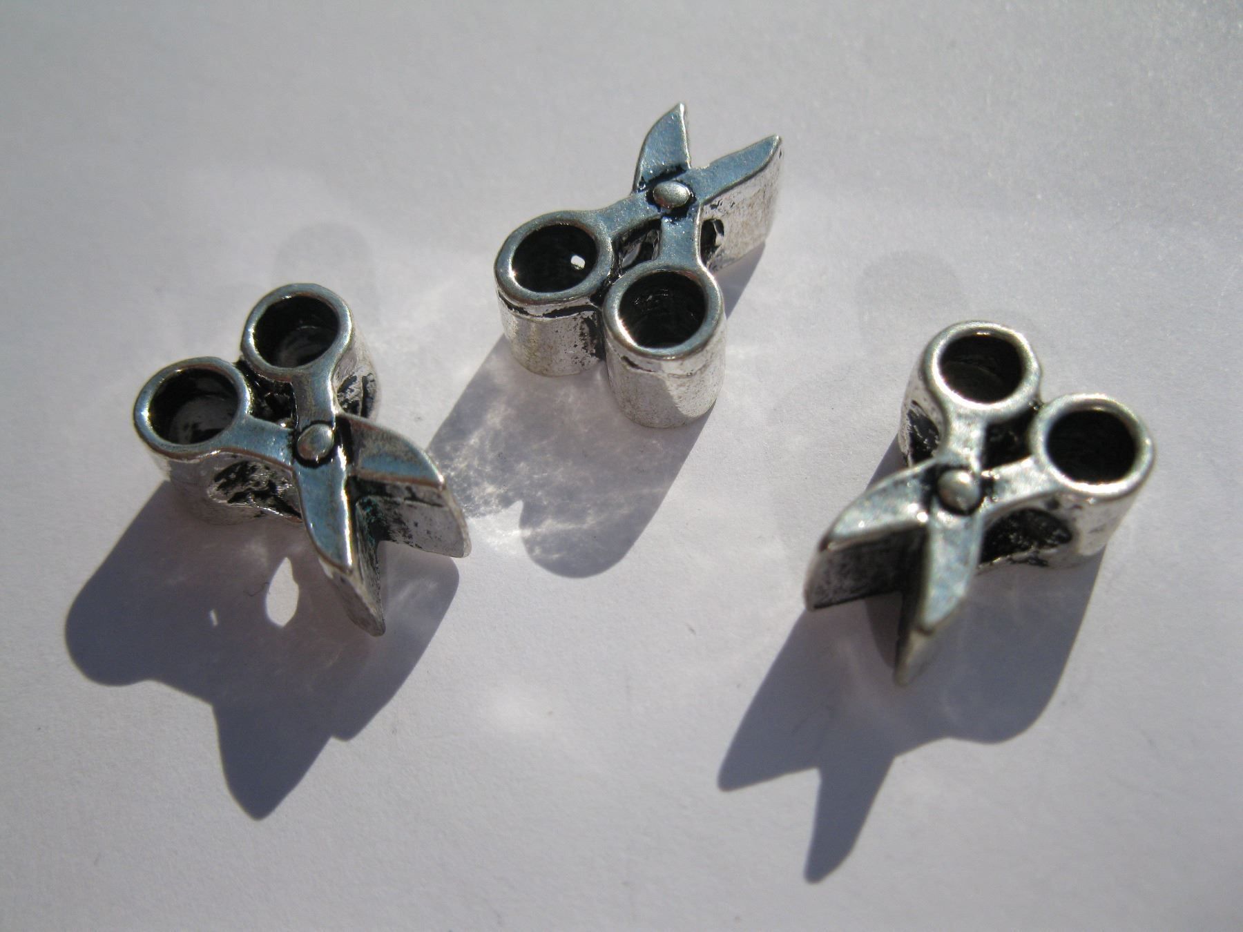 Perle (finte): 2 Metallperlen, Grosslochperlen, Beads Schere – Nuovo e nell'imballaggio originale da St. Margarethen TG venduto da LuanaKa 1