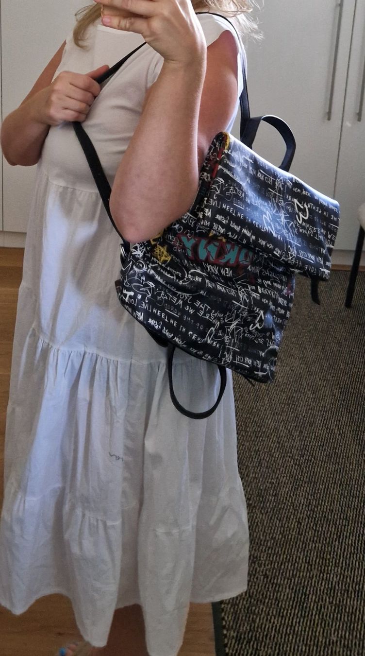 DKNY Rucksäcke: DKNY Graffiti Rucksack schwarz neuwertig – Neu (gemäss Beschreibung) aus Erlinsbach SO von ULIKH 1