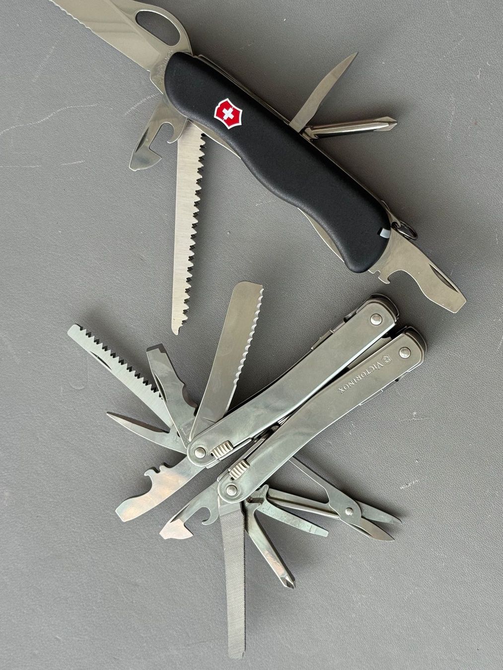 Victorinox Couteaux de poche: Victorinox Swisstool + Trailmaster Neu – Neuf (Voir description) à Busswil TG par Tmomo1 2