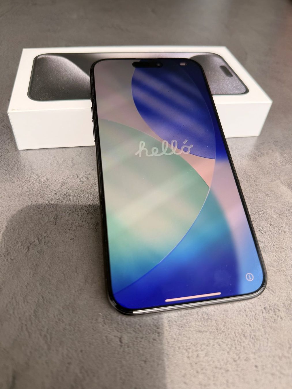 Apple Telefoni cellulari / Smartphones: iPhone 15 Pro Max, Black Titanium, 256GB, Batterie 89% – Usato da Kilchberg ZH venduto da libau