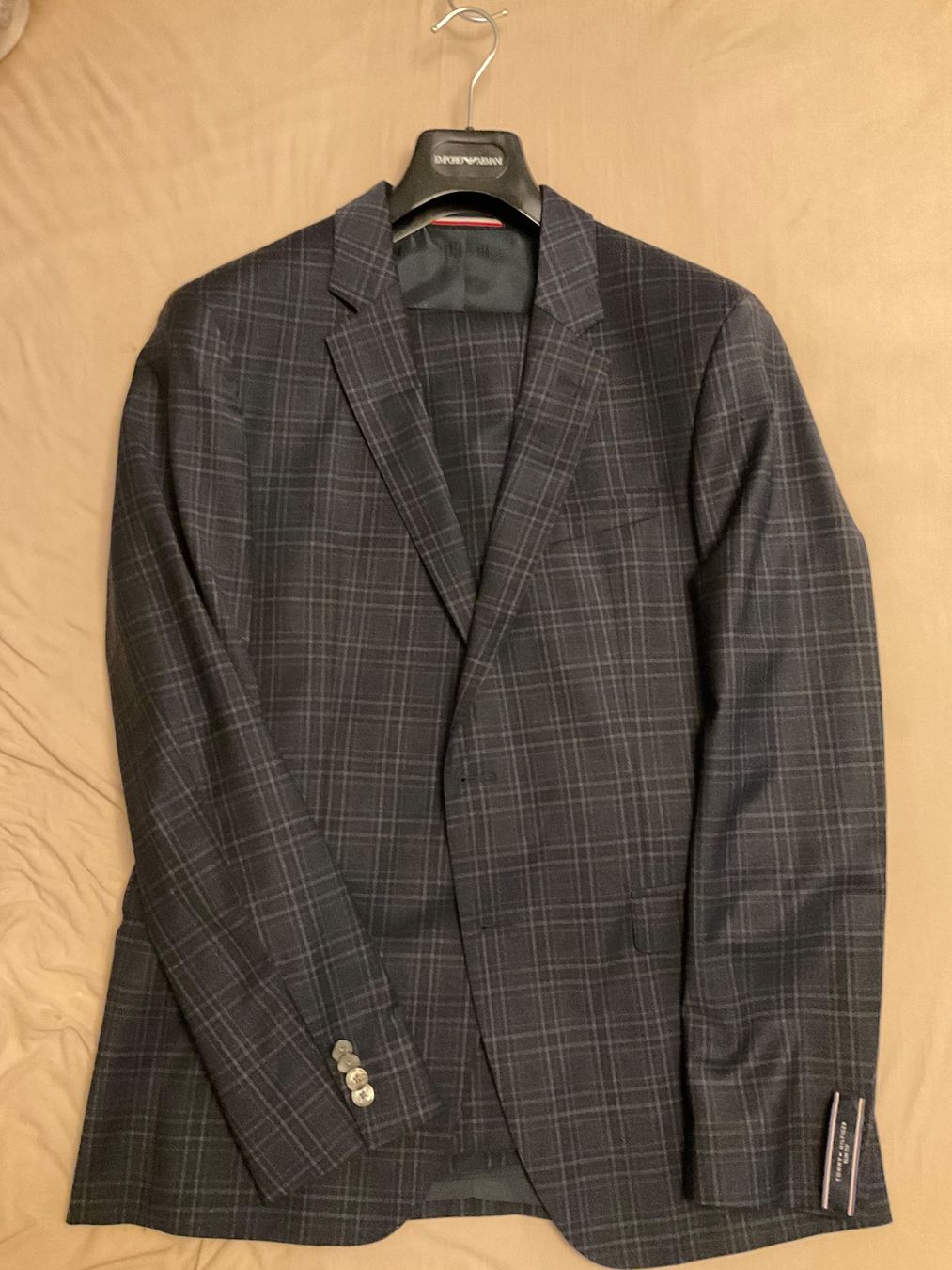 Completi: Tommy Hilfiger Herrenanzug – Nuovo (secondo la descrizione) da Bergdietikon venduto da Joyosa