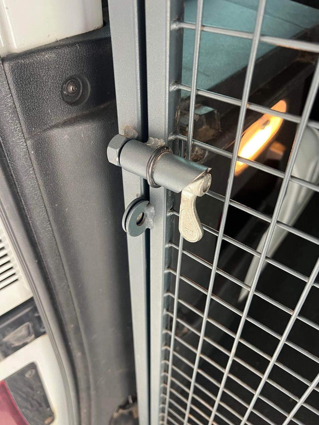 Gabbie, trasporto & Sicurezza: Hundegitter Hundebox Lieferwagen – Usato da Vallamand venduto da Germara 3