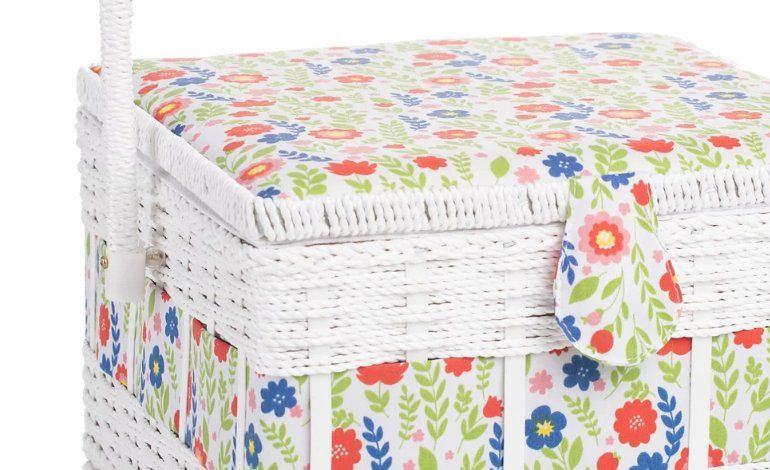Altro in Bricolage: Nähkästchen weiss mit Blumen Stoffbezug – Nuovo (secondo la descrizione) da Muttenz venduto da Gepard23 2