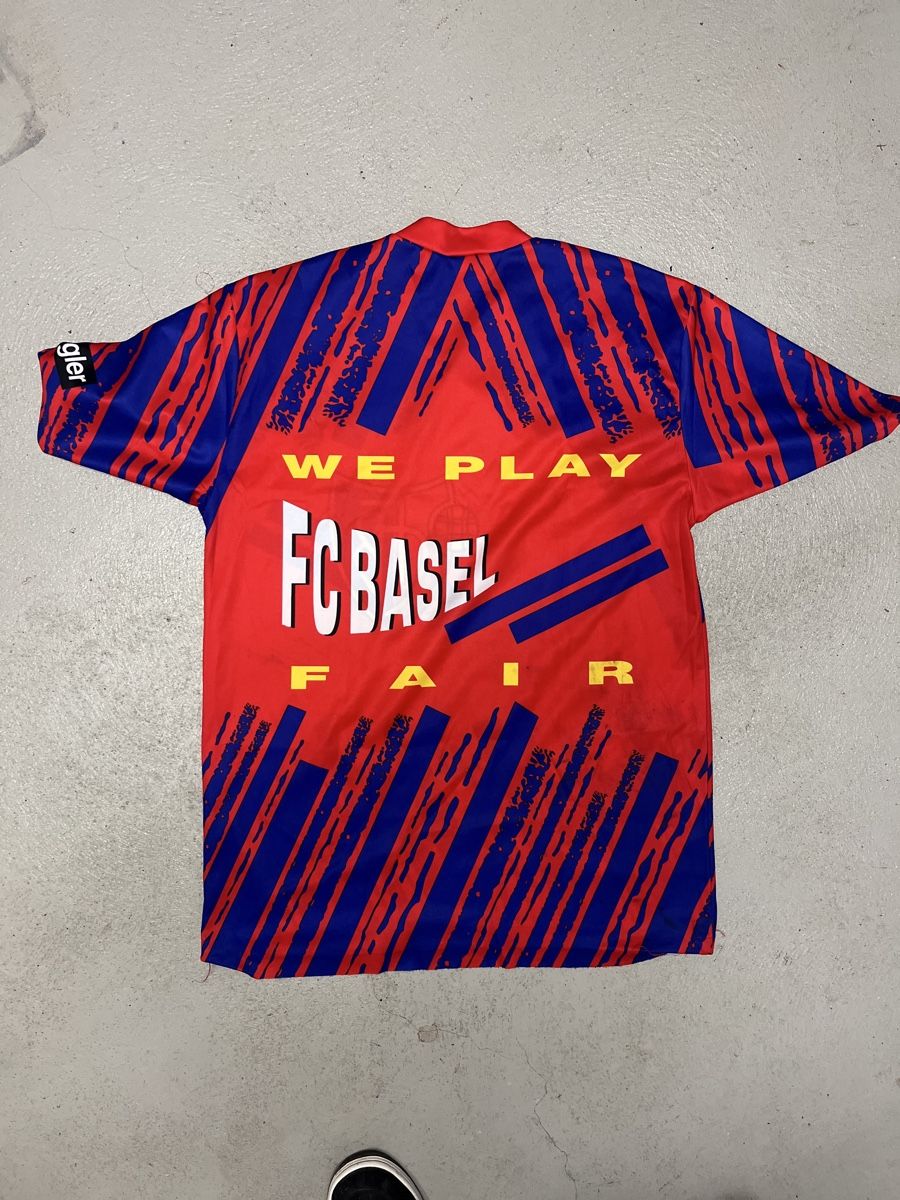 FC Basel Leibchen & Hosen: FC Basel Vintage Fan Shirt – Gebraucht aus Zeiningen von Tripler86 1