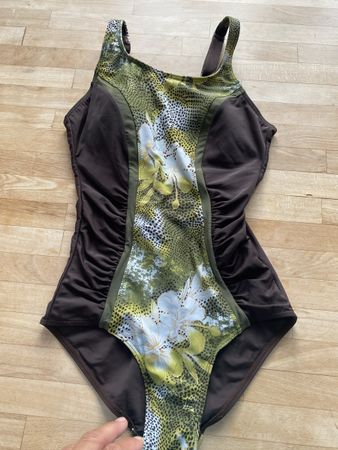 LIQUIDATION! Très joli maillot de bain comme NEUF taille 38