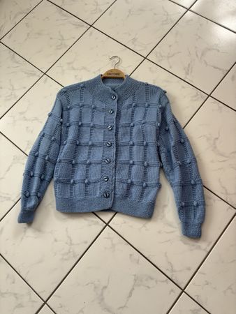 Maglione aperto davanti fatto a mano