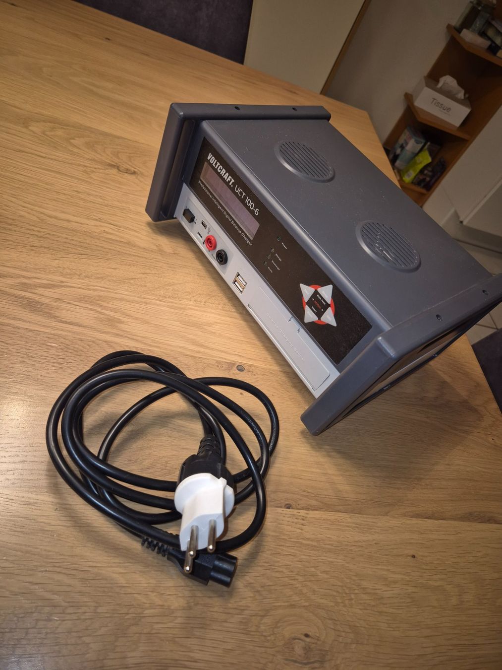 Voltcraft Akkus, Ladegeräte & Netzgeräte: VOLTCRAFT Akku-Ladestation UCT 100-6 – Gebraucht aus Hinwil von Iceeagle 3