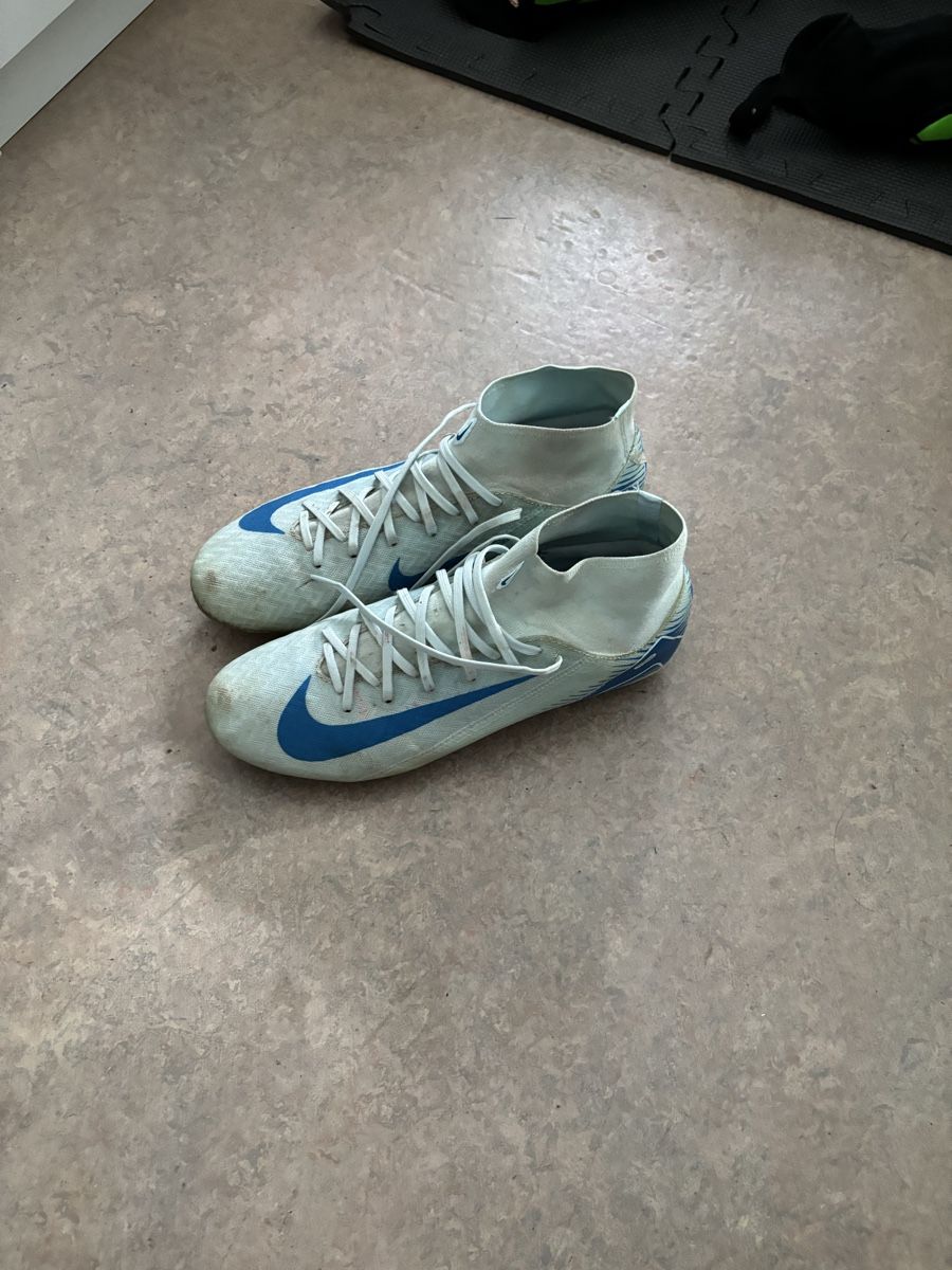 Nike Herrenschuhe: Fussballschuhe Gr. 42.5 – Gebraucht aus Zollikerberg von JvD0211 1