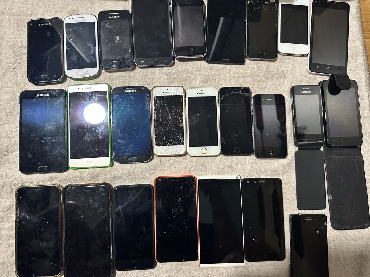 Apple Telefoni cellulari / Smartphones: Handy Smartphone iPhone iPad Samsung  – Difettoso da Heerbrugg venduto da Amazon38 3
