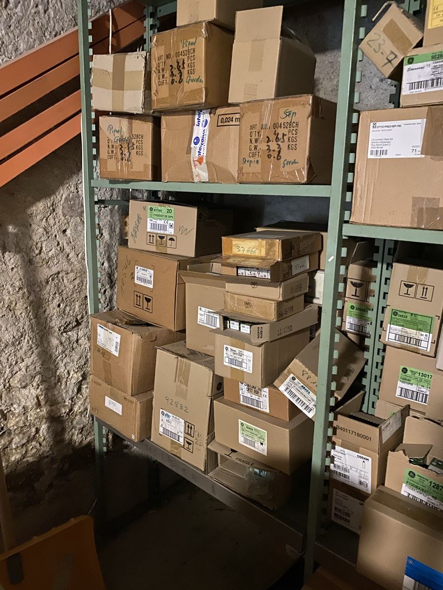 Lampade: Débarras total! Local avec différents types de néon – Nuovo e nell'imballaggio originale da Bevaix venduto da Dominixx52 2