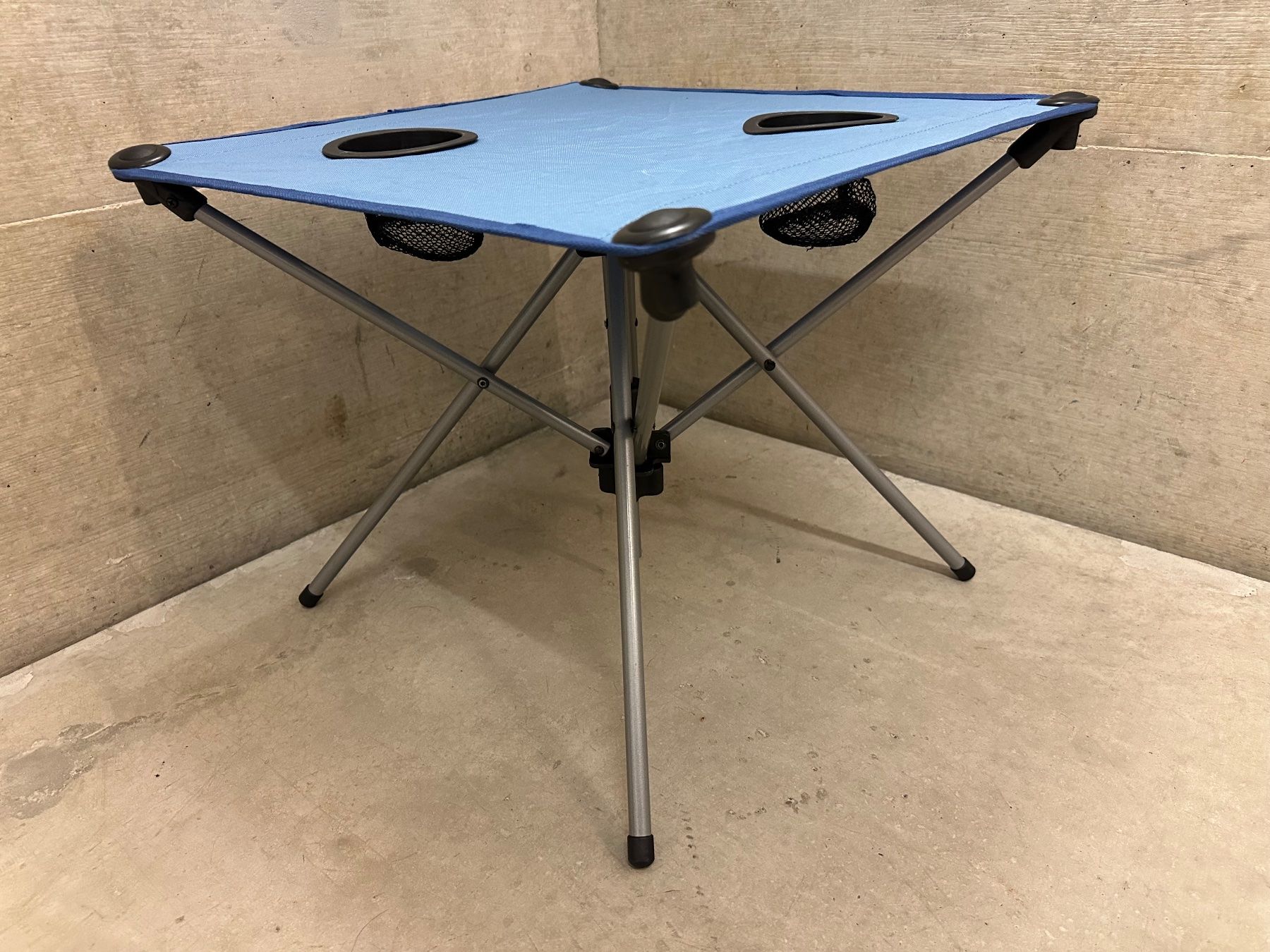 Tables: Camping table collapsible +bag 🩵 Campingtisch klappbar – Neuf (Voir description) à Zuerich par mas925 2
