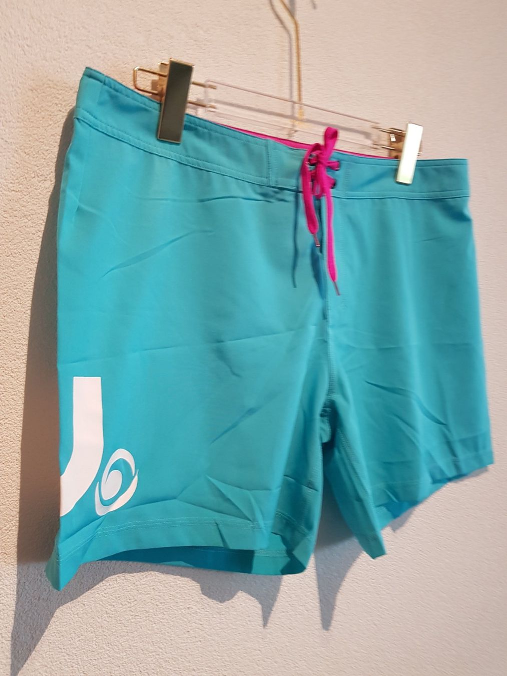 Pantaloni: HOWZIT - Shorts Taille XL  NEUFS – Usato da Haute-Nendaz venduto da DetoutDerien 1