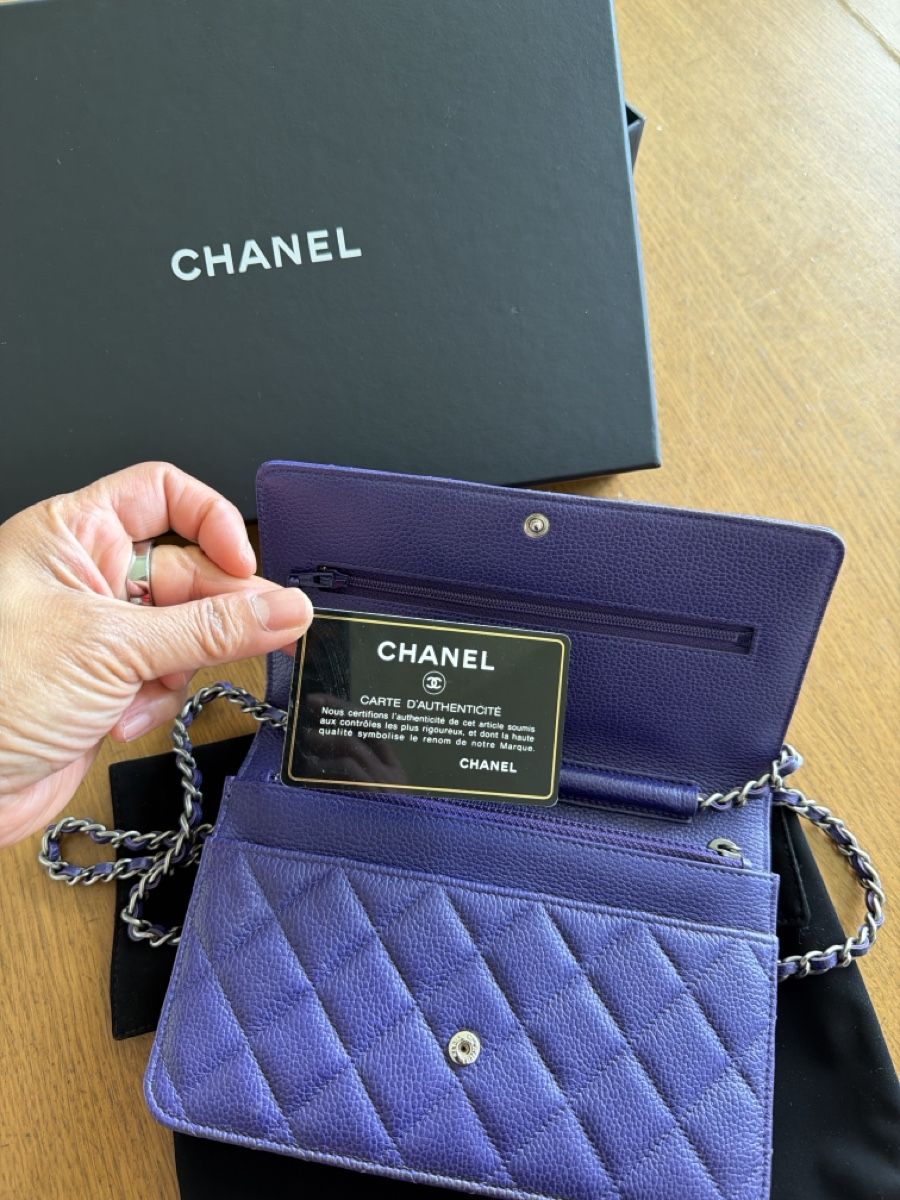 Chanel Borse da donna: Authentic Chanel Wallet on Chain - Purple, Excellent! – Nuovo (secondo la descrizione) da Geneve venduto da esp_8rbh 4