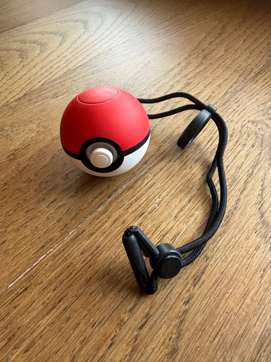 Nintendo Manettes: Pokeball-Controller / Nintendo Switch – D'occasion à Läufelfingen par Seraphim13