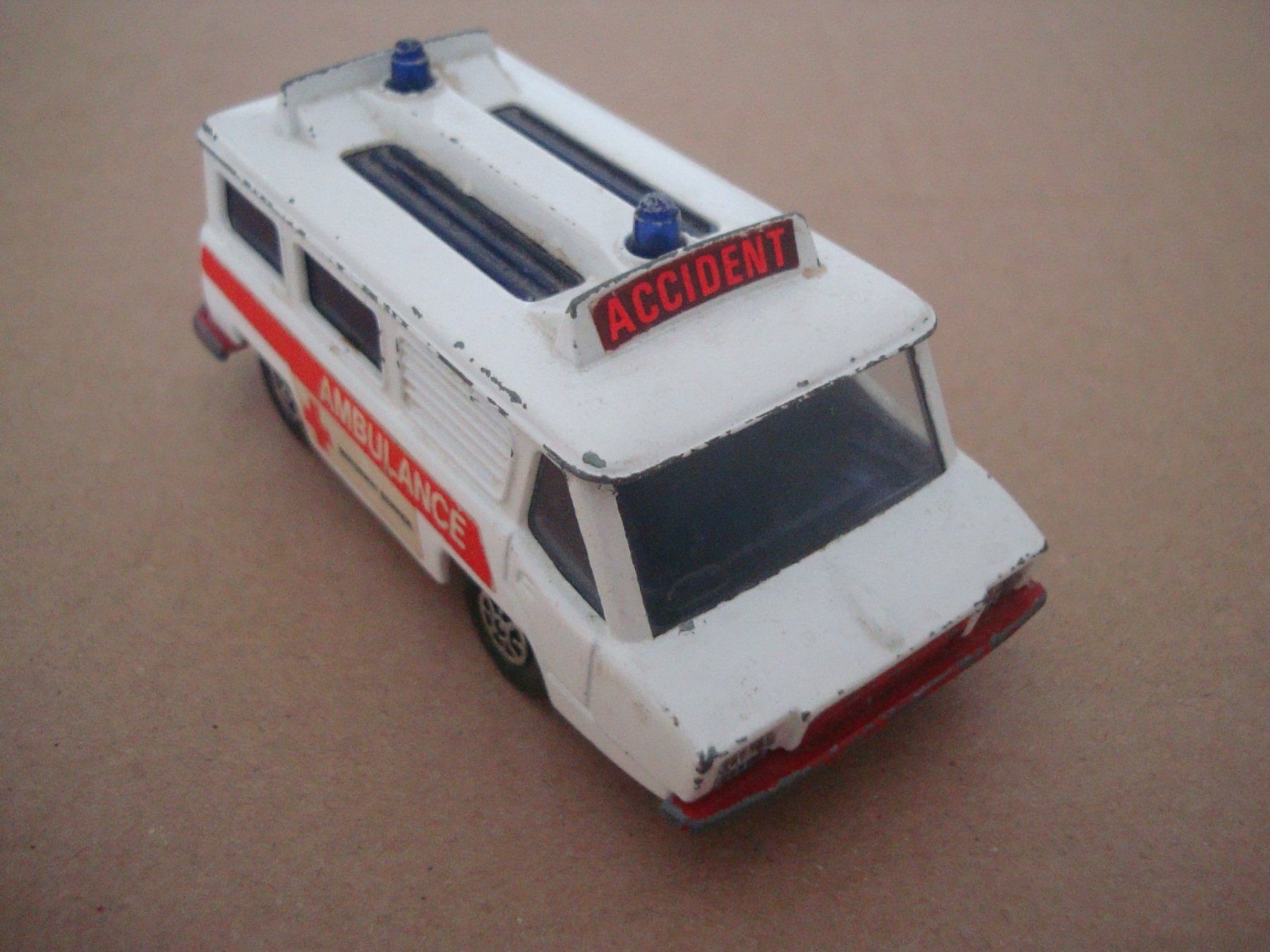 Corgi Toys Modellini d'auto: Corgi Toys - Motorway Ambulance – Usato da Neuenegg venduto da flohcante 1