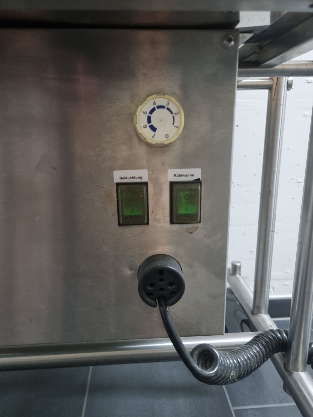 Credenze: Buffet gekühlt – Usato da Dübendorf venduto da topo73 2