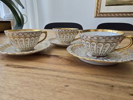 Antike Kaffeetassen mit Untertassen – Bauer & Pfeiffer