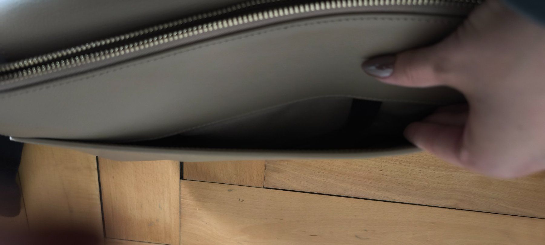 Alemi Borse da donna: Ameli Laptoptasche "Seefeld" Cappuccino neuwertig – Nuovo (secondo la descrizione) da Fribourg venduto da swi_b7rt 3