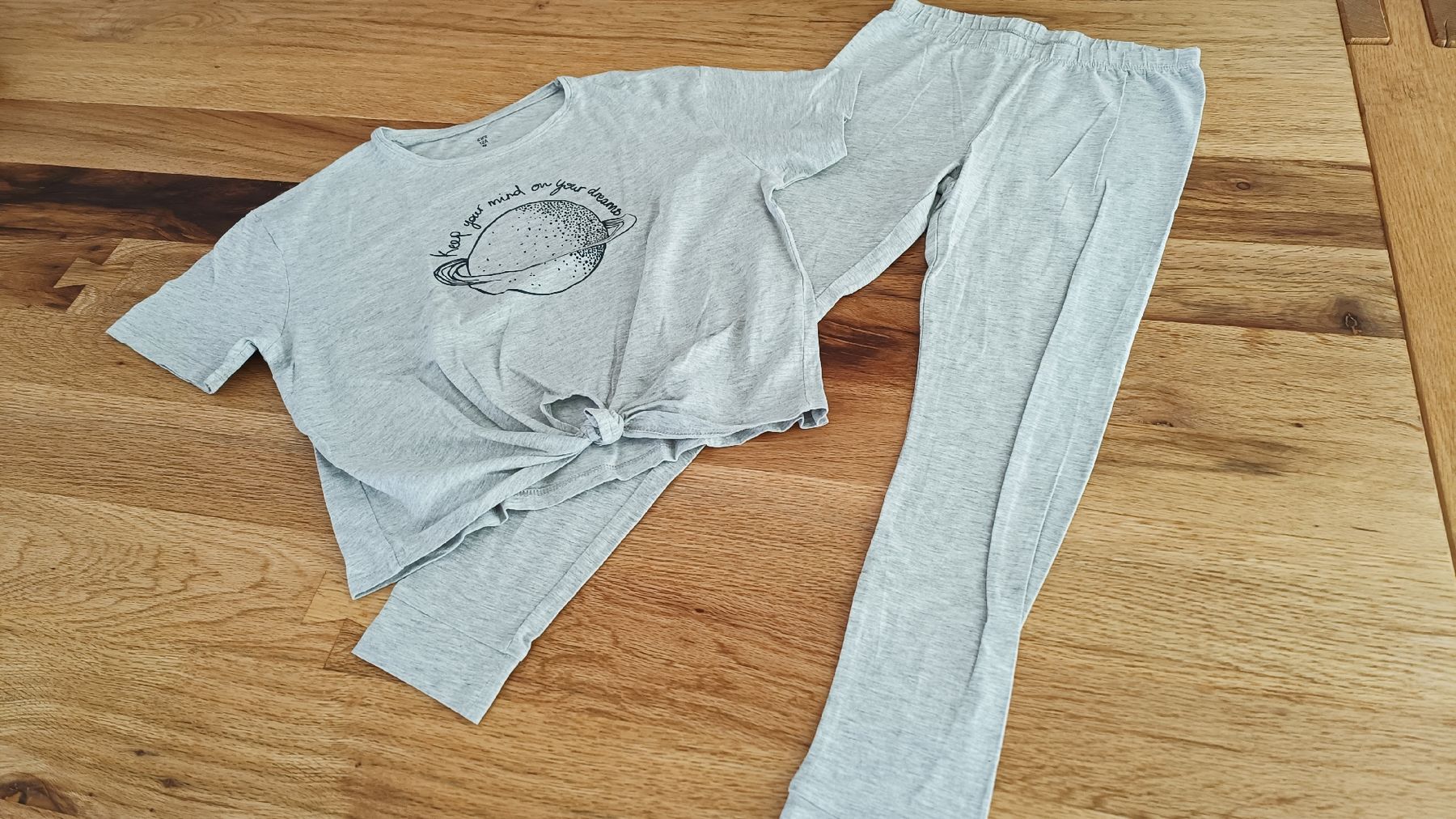 Pyjamas & Ähnliches: Pyjama hellgrau 152 – Gebraucht aus Villmergen von toptip1970