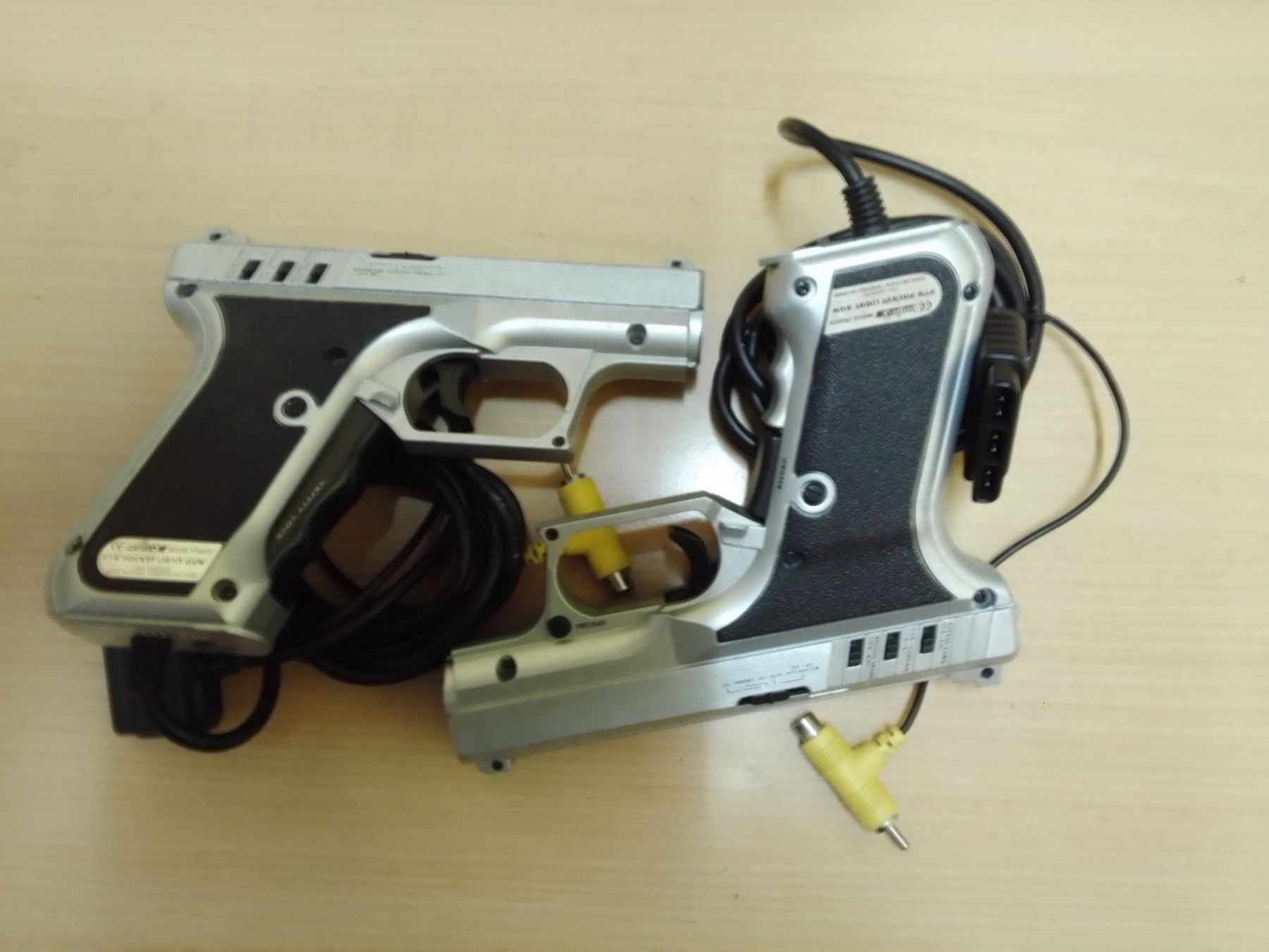 Sony Console: PlayStation 1 (9002) mit 2 Light Guns – Usato da Naters venduto da sealed-gamer 2