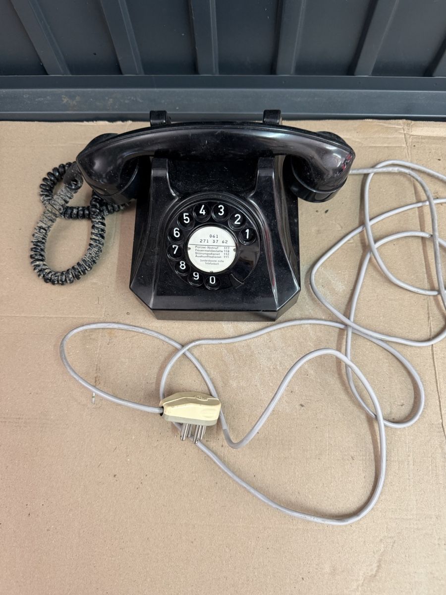 Telefone: Altes Wählscheibentelefon schwarz Vintage Rarität – Defekt aus Kreuzlingen von Roller-Werkstatt