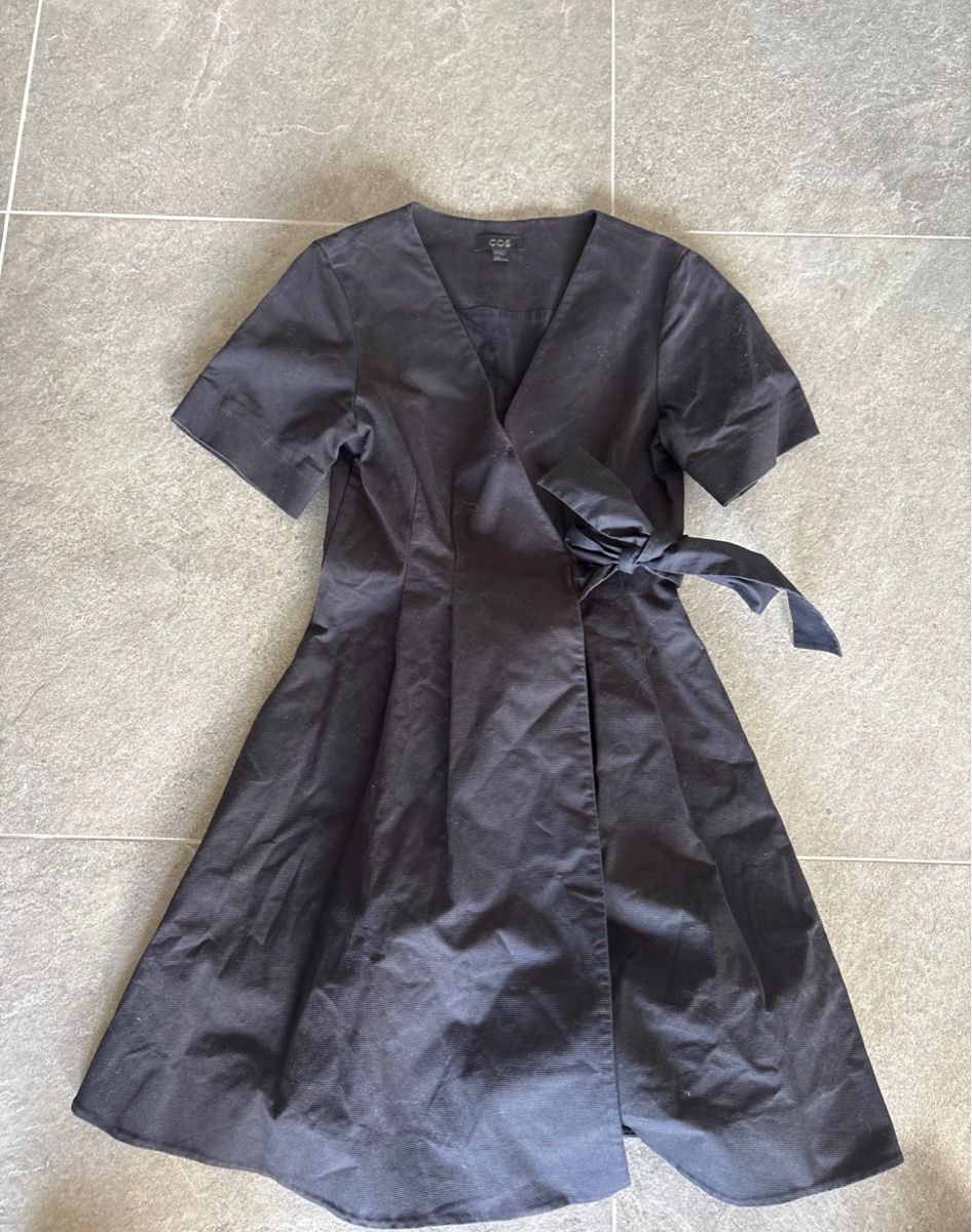 Cos Robes: Robe Cos – D'occasion à Crans-Montana par lou_9qyr