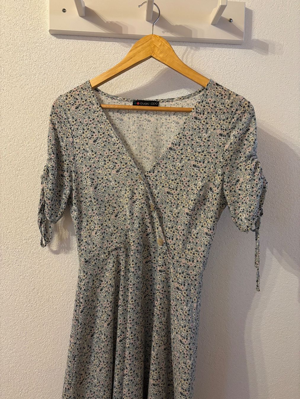 Kleider: Robe d’été fleurie – Gebraucht aus Grandvillard von Elsa.Del