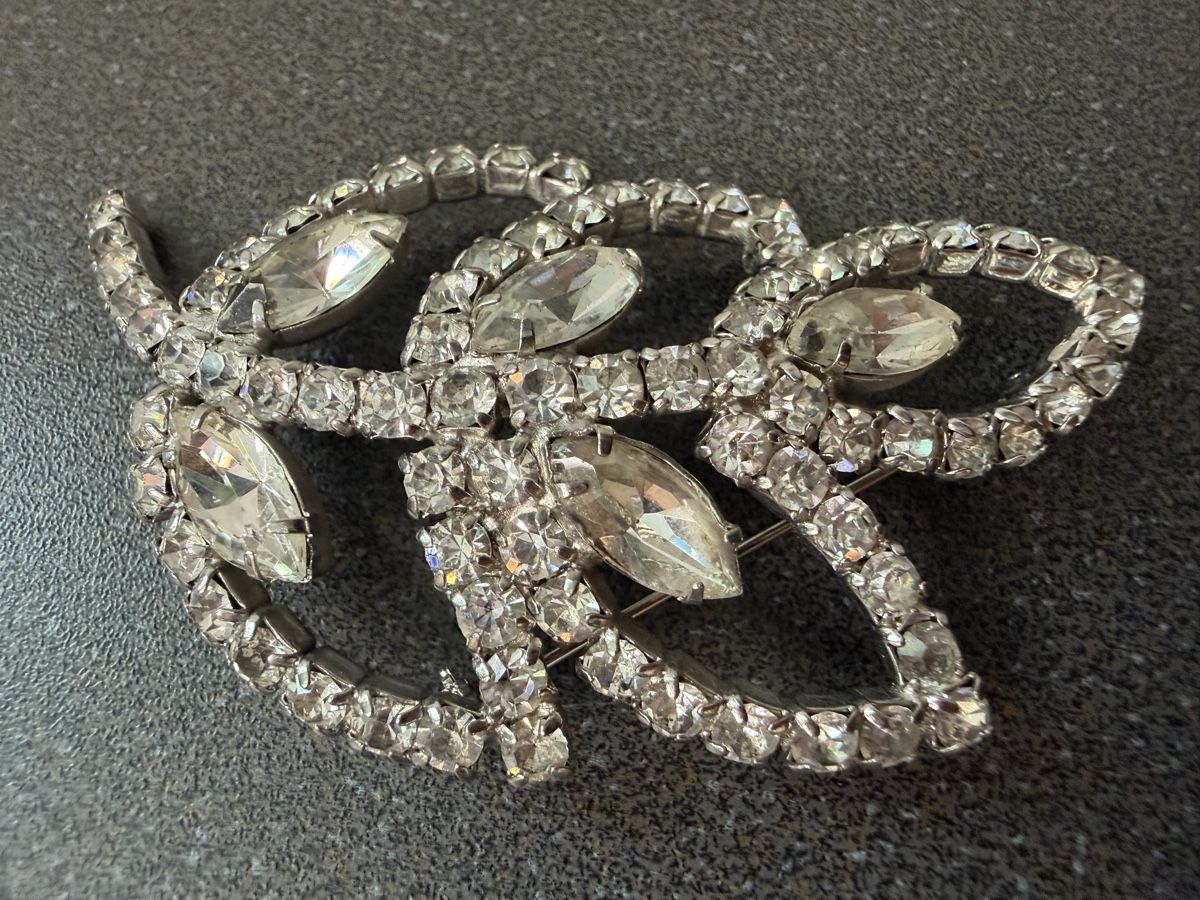 Spille & Fermagli: Vintage Kristall Strass Blatt Brosche – Usato da Lamone venduto da LaCantinaMagica 1