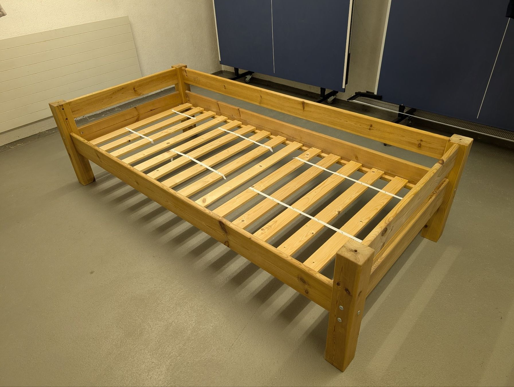 Betten: Flip - Einzelbett 90x200 – Gebraucht aus Stäfa von milk79 2