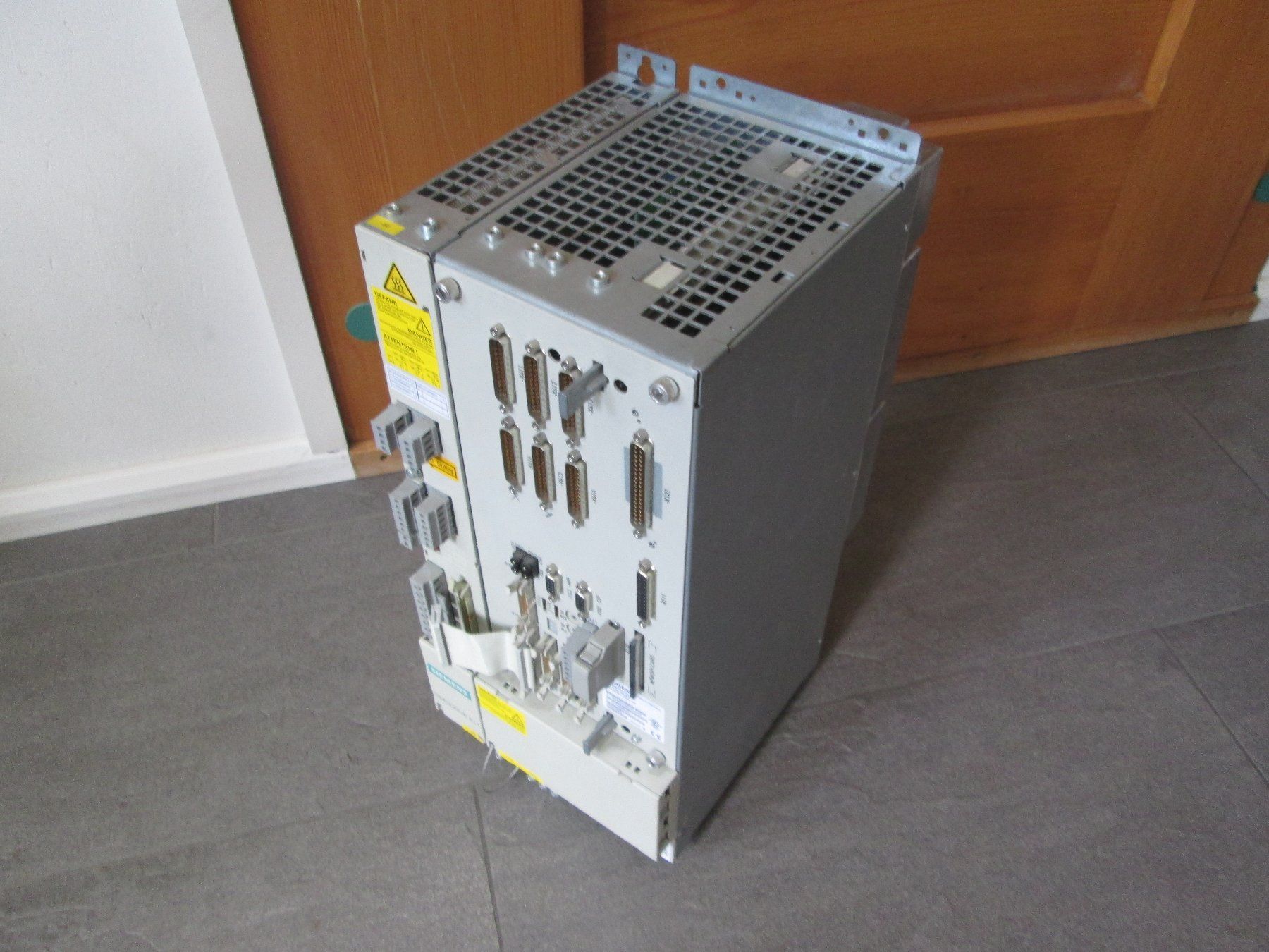 Siemens Elektronikbauteile: Siemens Sinumerik 810D CPU mit Simodrive – Gebraucht aus Steffisburg von Schwabis 1