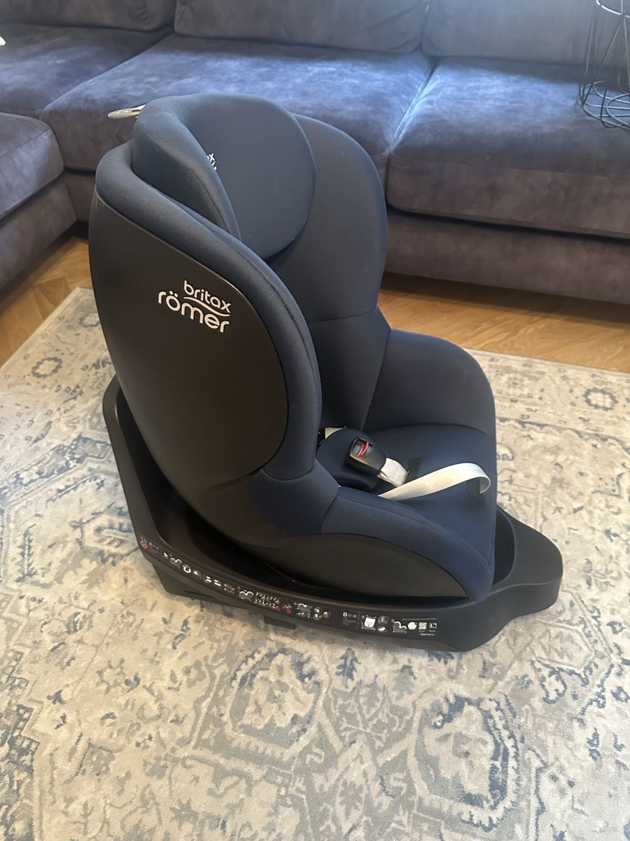 Britax Römer Seggiolini per auto: Britax Römer DUALFIX M PLUS Kindersitz Moonlight Blue – Usato da Zürich venduto da Bart72 1
