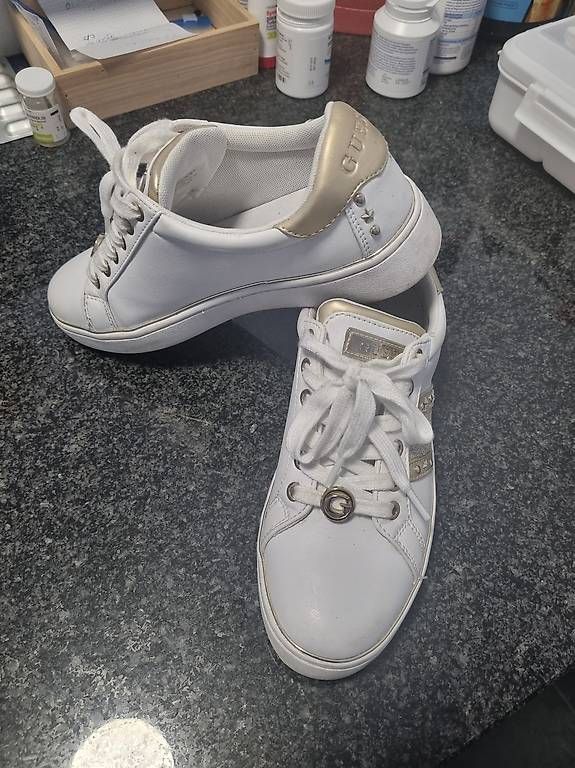Scarpe da donna: Guess Schuhe – Usato da St. Margarethen TG venduto da jda_95gd 2