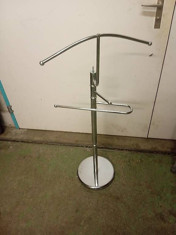 Tutto per il bagno: Stummer Diener für Badezimmer – Usato da Basel venduto da Petergunn
