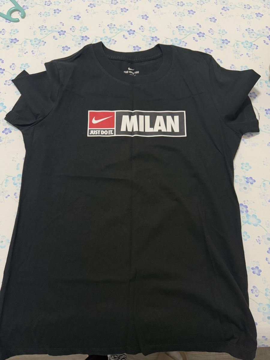 Nike T-shirt: T-shirt Nike nera, taglia S – Nuovo (secondo la descrizione) da Lugano venduto da ari_2v6v