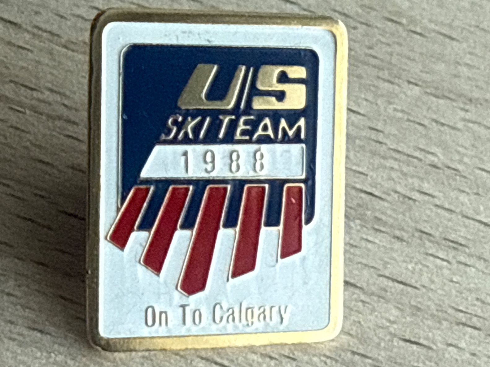 Placchette & Badge: Pin US Ski Team  Olympia Calgary 1988 – Usato da Glattbrugg venduto da Schweigmatt