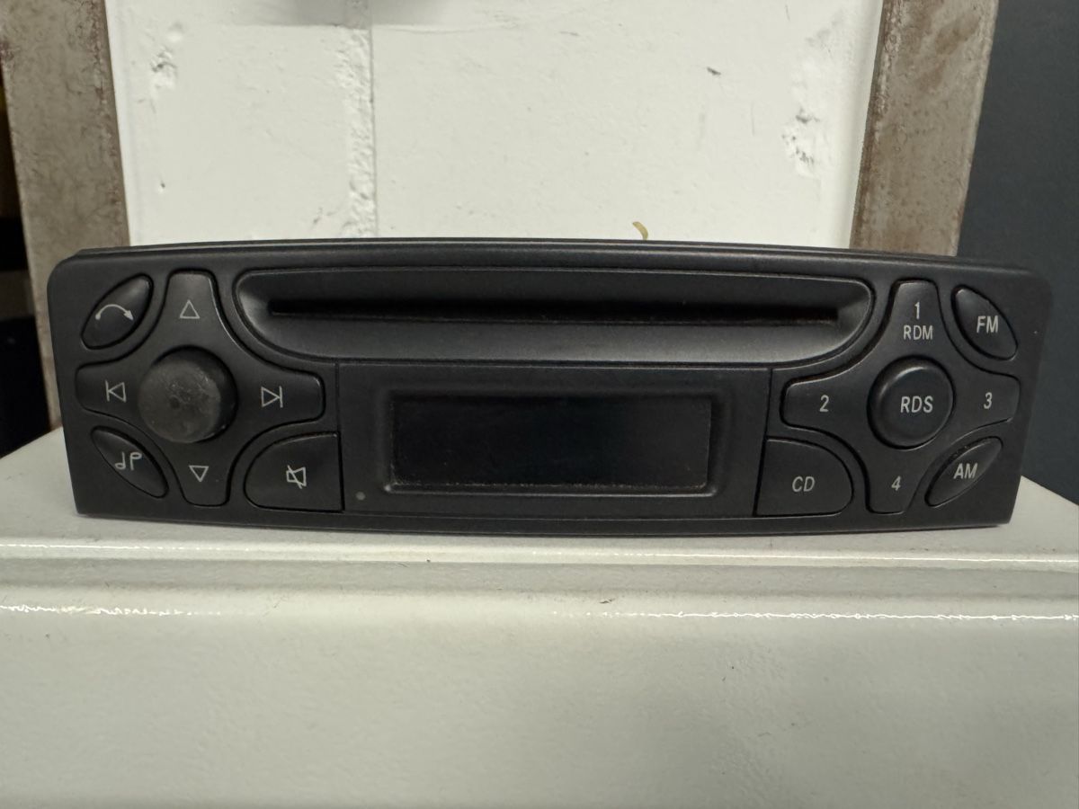 Becker Radio: Autoradio CD Mercedes-Benz Becker Q04 – Usato da Pfungen venduto da F14_5gb5