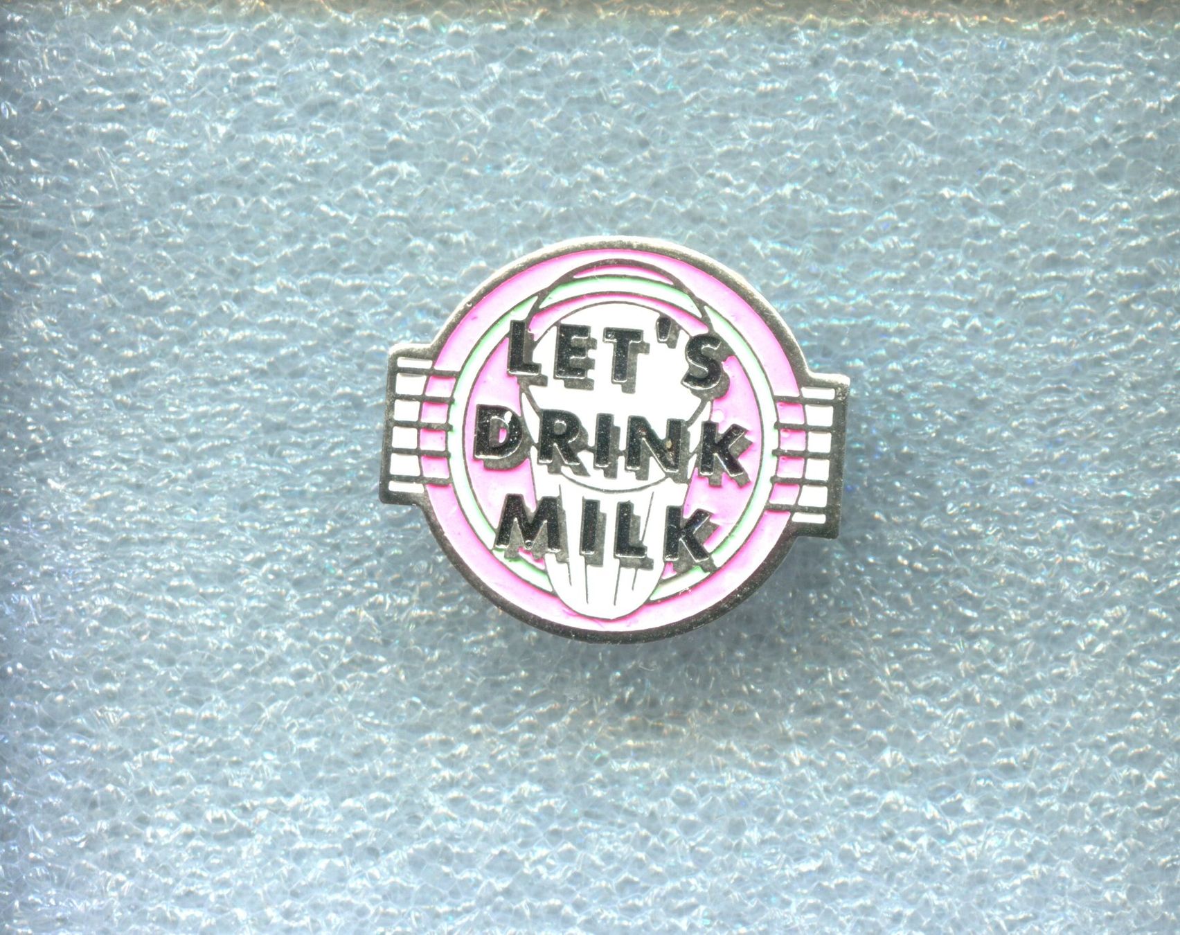 Placchette & Badge: LET'S DRINK MILK – Usato da Winterthur venduto da Sammleroase
