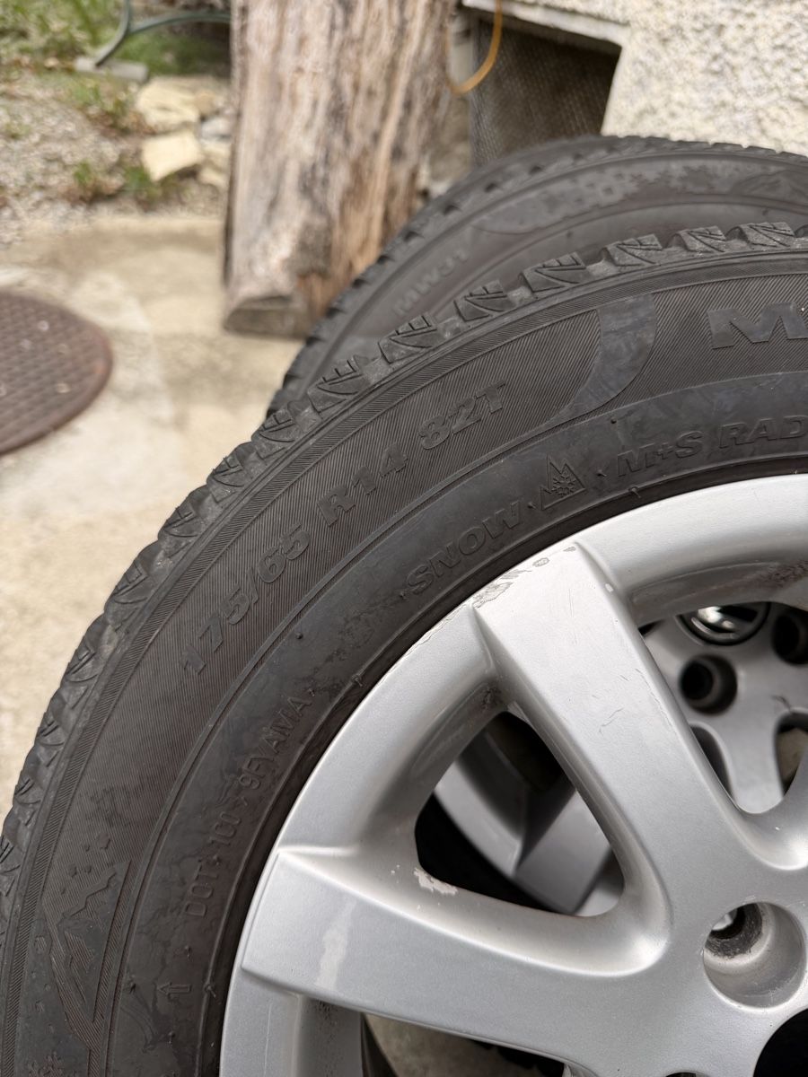Volkswagen Pneumatici & Ruote complete: VW Winterkompletträder  – Usato da Täuffelen venduto da jul_8y7z 5