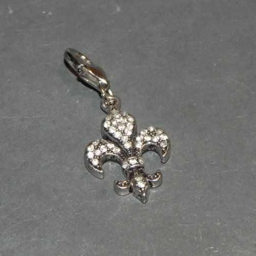 Ciondoli: Anhänger Fleur de Lis mit weissem Strass – Nuovo (secondo la descrizione) da Klingnau venduto da SilberwindArt