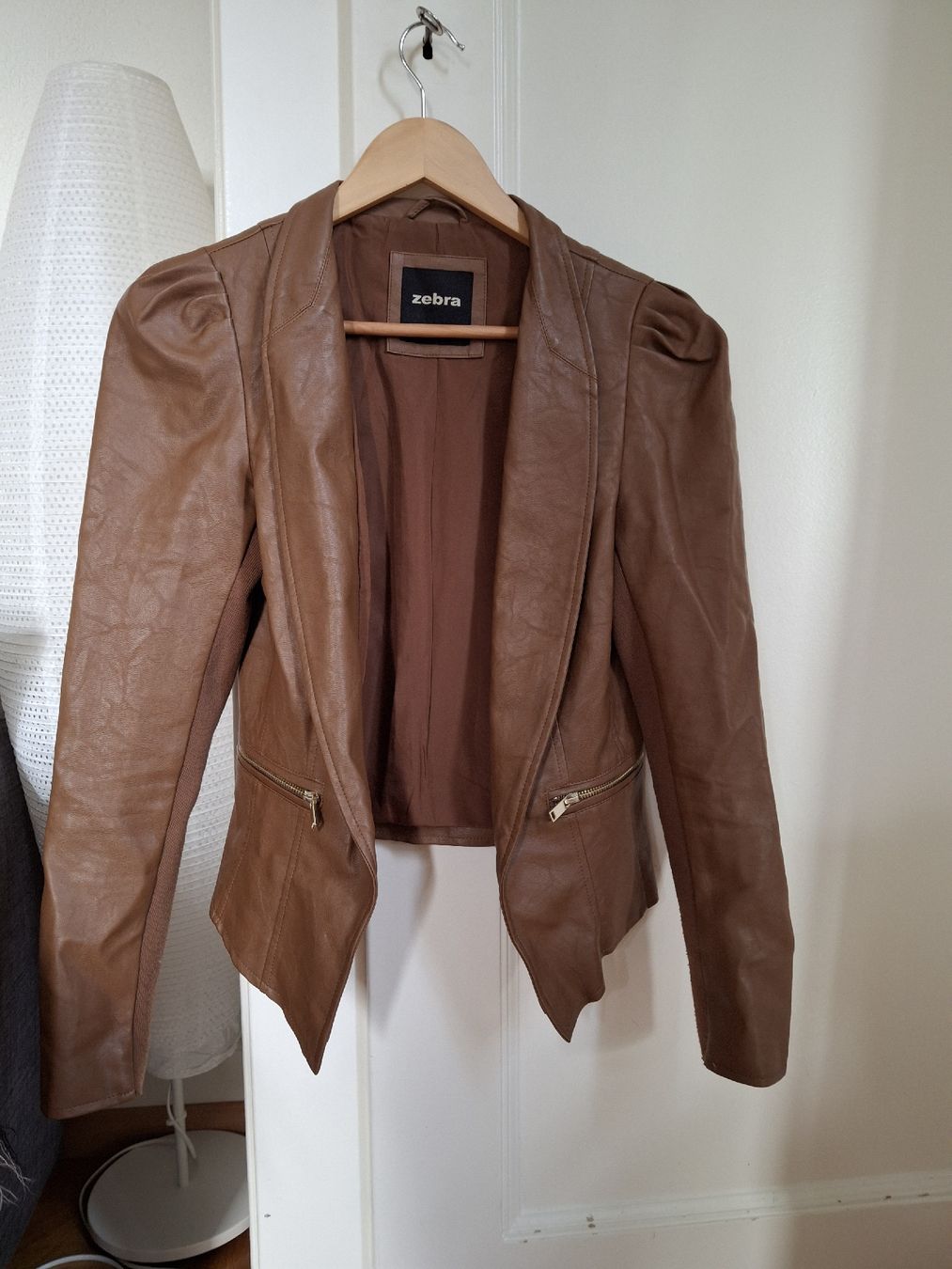 Zebra Giacche: Blazer en simili cuir brun Zébra XS – Usato da Lausanne venduto da Cognitia