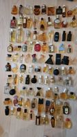 Lot 2 –  200 originale Vintage Parfum Miniaturen