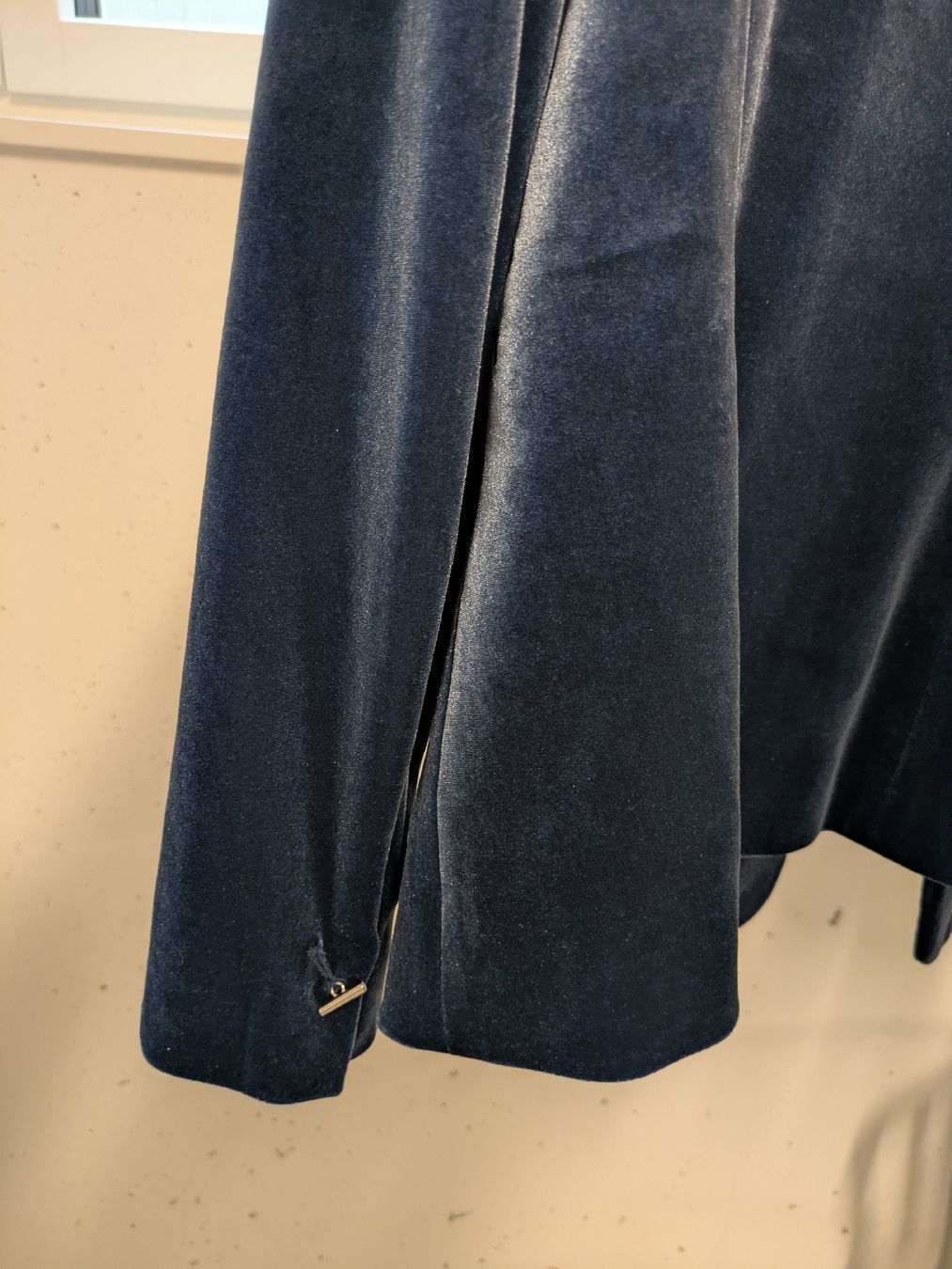 Comma Giacche: Neuer Comma Samt-Blazer, Gr. 42, Dunkelblau – Nuovo (secondo la descrizione) da Ins venduto da Jacy1 4