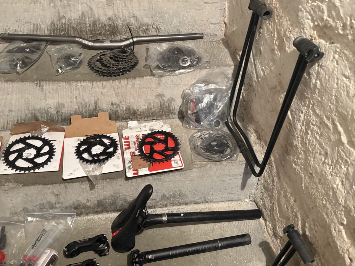 Pezzi di ricambio: Konvolut Biketeile – Usato da Burgdorf venduto da Hobby31 9